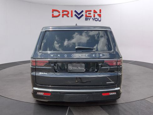 Used 2024 Jeep Wagoneer L Series III w/ Flexible Seating Group AWD/4WD image 4