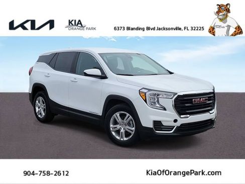 Used 2024 GMC Terrain SLE image 1