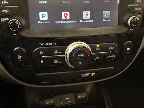 Used 2017 Kia Soul + w/ Primo Package FWD image 26