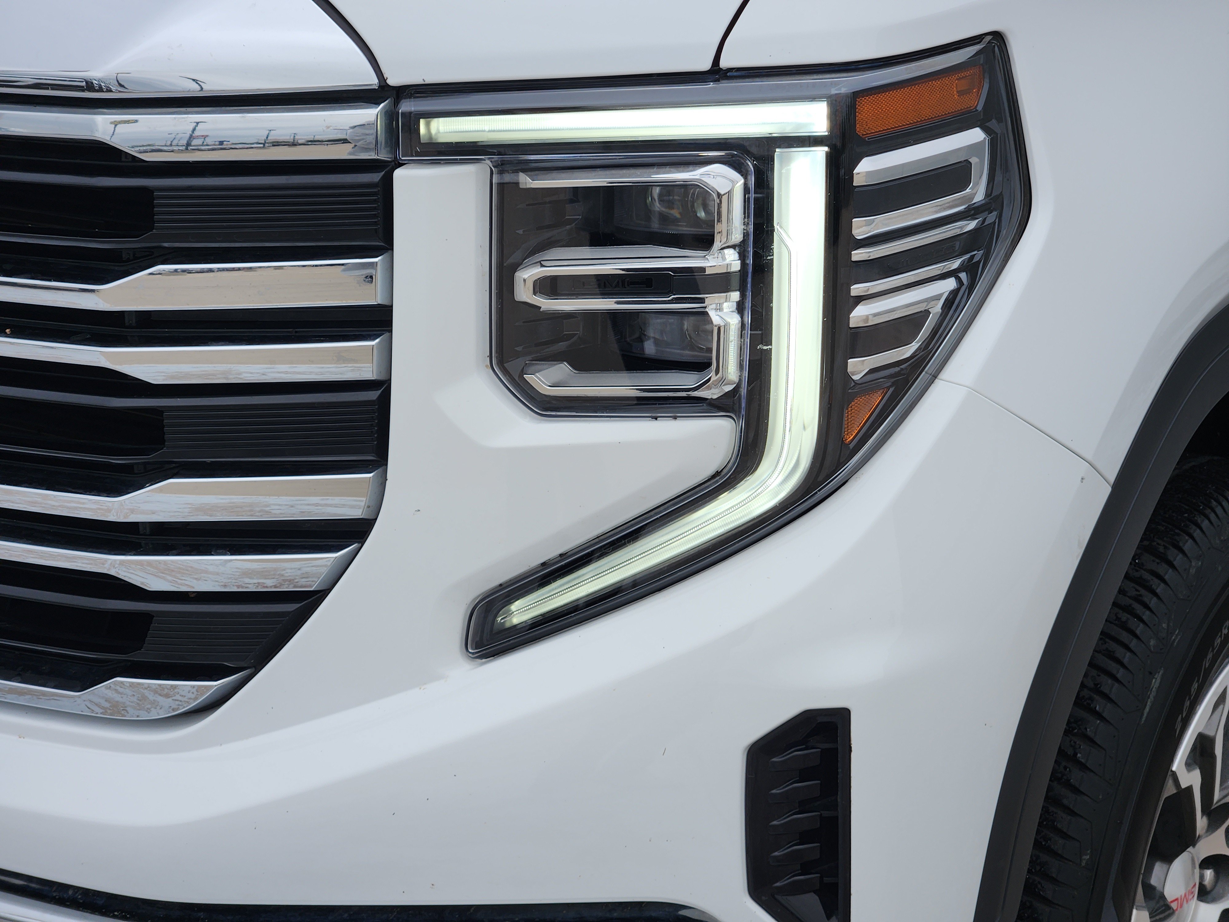 Used 2025 GMC Sierra 1500 SLT AWD/4WD image 11