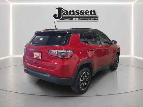 Used 2025 Jeep Compass Trailhawk AWD/4WD image 5