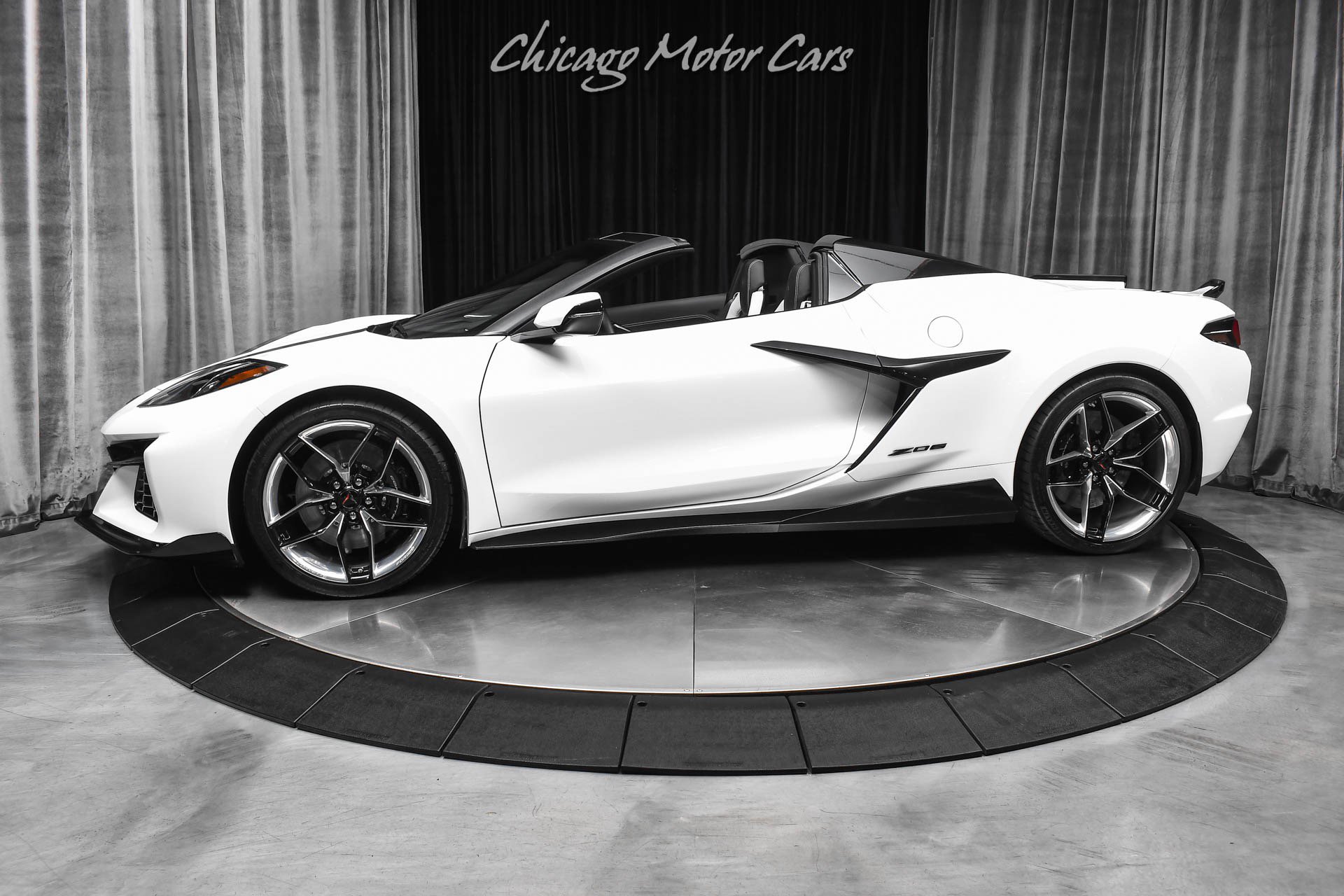Used 2025 Chevrolet Corvette Z06 w/ Stealth Interior Trim Package RWD image 1