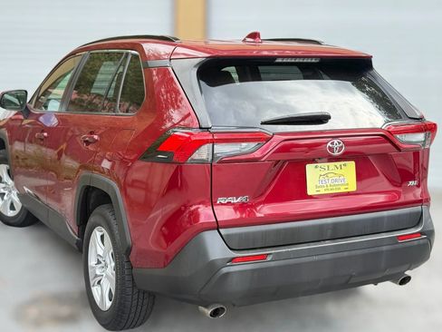 Used 2019 Toyota RAV4 XLE image 2