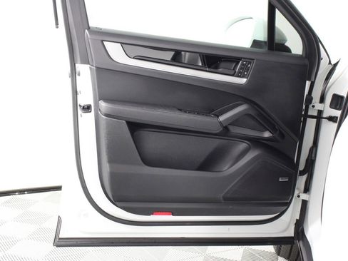 Certified 2024 Porsche Cayenne AWD/4WD image 20