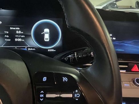 Used 2023 Hyundai Elantra Limited image 22