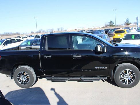 Used 2024 Nissan Titan SV w/ SV Convenience Package image 4