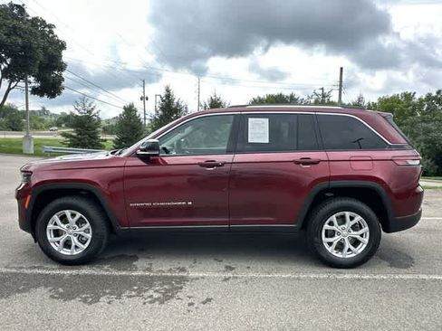 Used 2023 Jeep Grand Cherokee Limited AWD/4WD image 2
