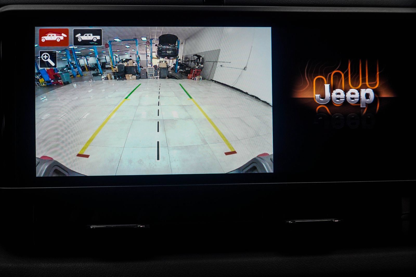 Used 2024 Jeep Gladiator Rubicon w/ Technology Group AWD/4WD image 41