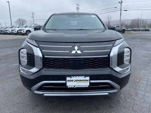 Used 2025 Mitsubishi Outlander SE image 2