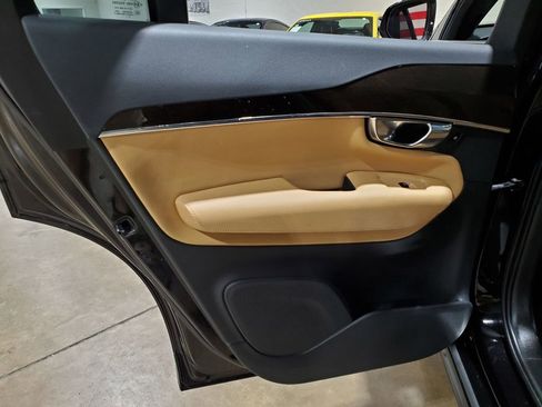 Used 2018 Volvo XC90 T5 Momentum w/ Convenience Package image 29