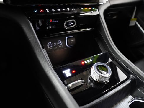New 2026 Jeep Grand Cherokee L Limited AWD/4WD image 32