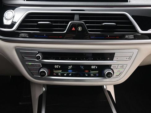 Used 2022 BMW 740i w/ M Sport Package RWD image 51