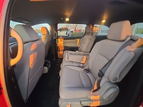 Certified 2024 Honda Odyssey EX image 24