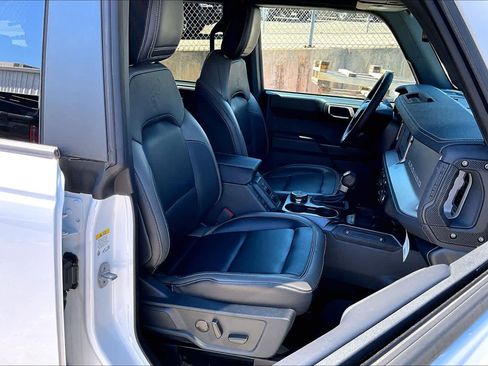 Certified 2025 Ford Bronco Outer Banks AWD/4WD image 9