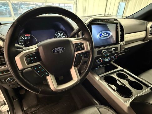 Used 2022 Ford F250 Lariat w/ Black Appearance Pkg image 14