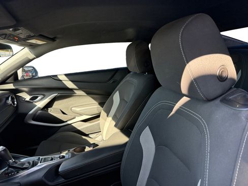 Used 2021 Chevrolet Camaro LT w/ RS Package image 10