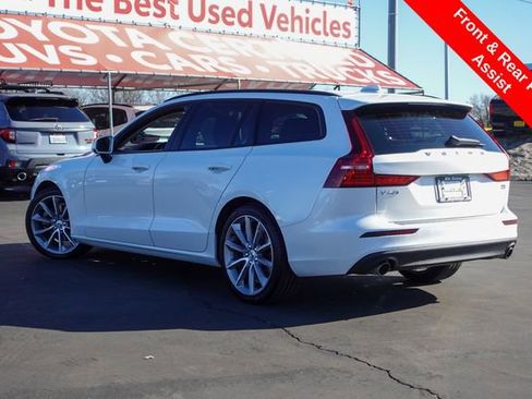 Used 2020 Volvo V60 T5 Momentum w/ Protection Package Premier image 9