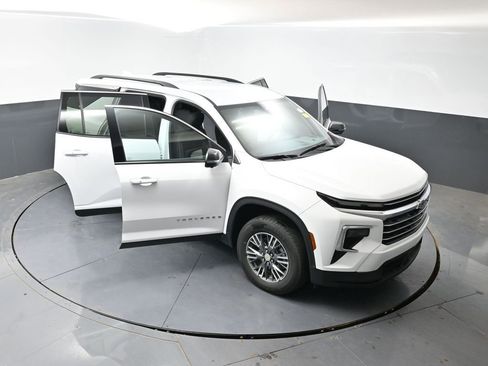Used 2024 Chevrolet Traverse LT FWD image 61