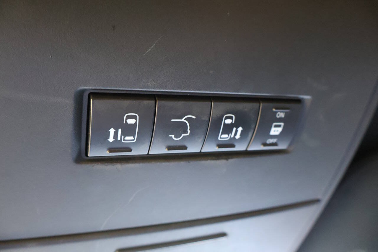 Used 2017 Dodge Grand Caravan SXT FWD image 30