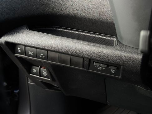 Certified 2025 Toyota Sienna Limited image 39