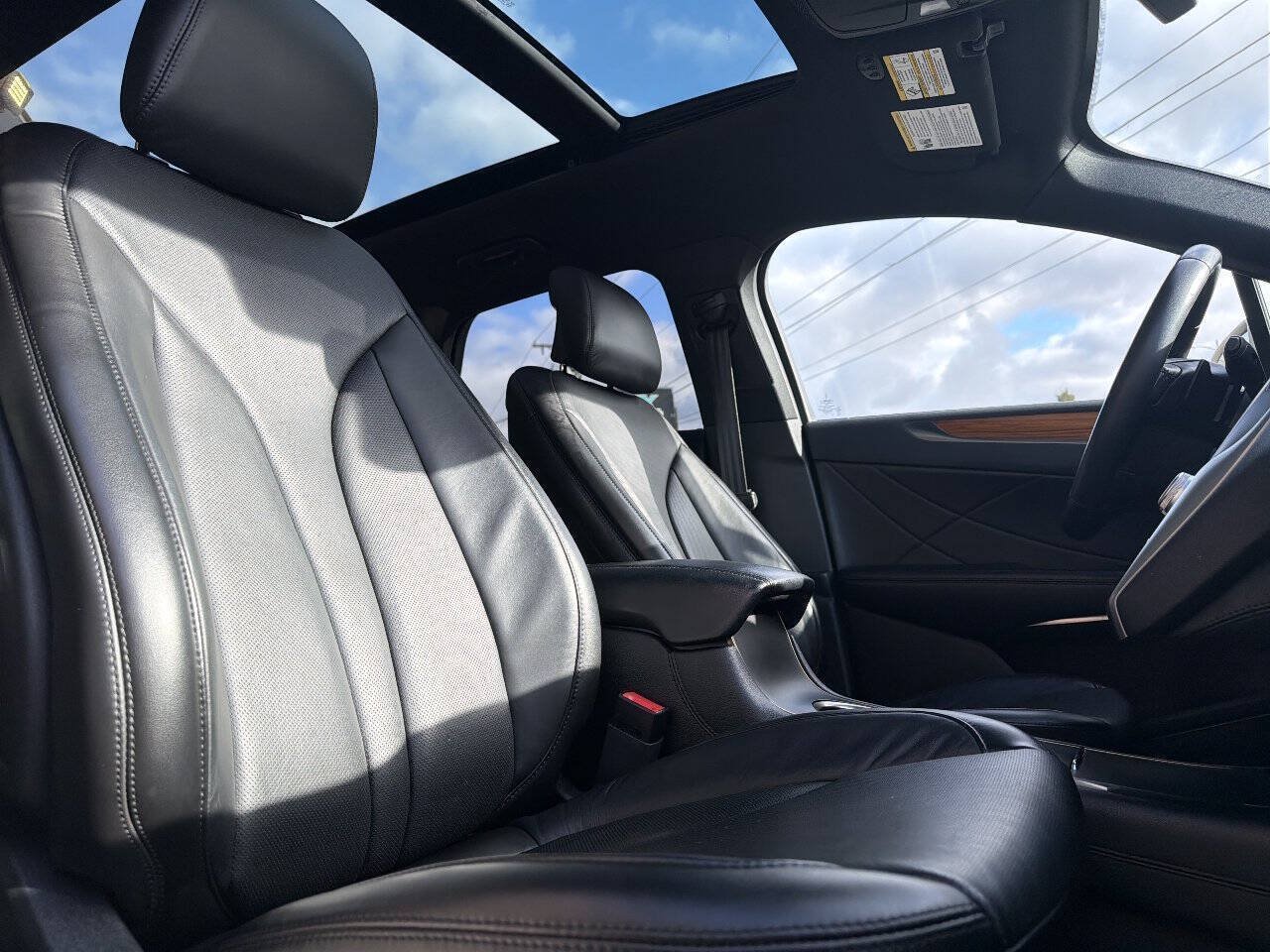 Used 2018 Lincoln MKC Reserve AWD/4WD image 17