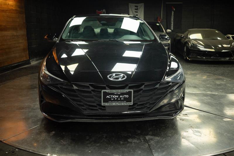 Used 2022 Hyundai Elantra SEL w/ Convenience Package FWD image 3