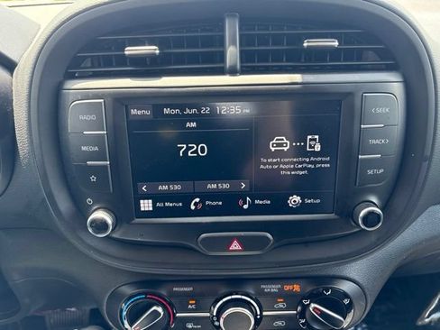 Used 2025 Kia Soul LX FWD image 31