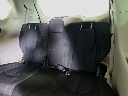 Used 2022 Chrysler Voyager LX FWD image 41