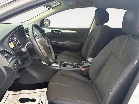 Used 2016 Nissan Sentra S image 9