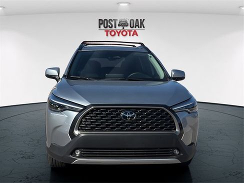 Used 2023 Toyota Corolla Cross XLE w/ Convenience Package image 2
