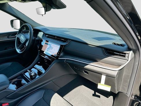 New 2026 Jeep Grand Cherokee L 4WD image 33