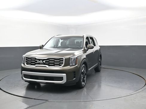 Used 2024 Kia Telluride S w/ S Sunroof Package image 6
