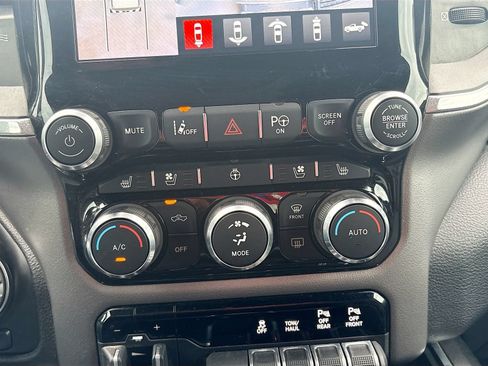 Used 2022 RAM 1500 Laramie AWD/4WD image 16