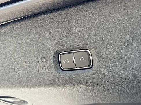New 2026 Lincoln Navigator Premiere AWD/4WD image 13
