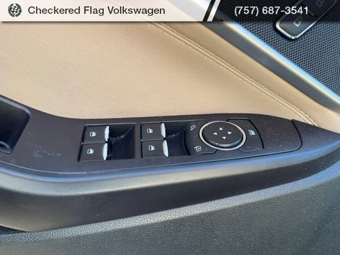 Used 2020 Ford Explorer XLT w/ Equipment Group 202A AWD/4WD image 16
