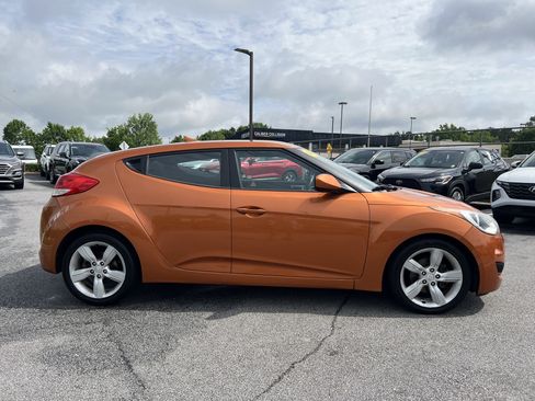 Used 2014 Hyundai Veloster FWD image 4