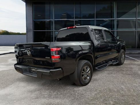 Used 2025 Nissan Frontier SV image 7