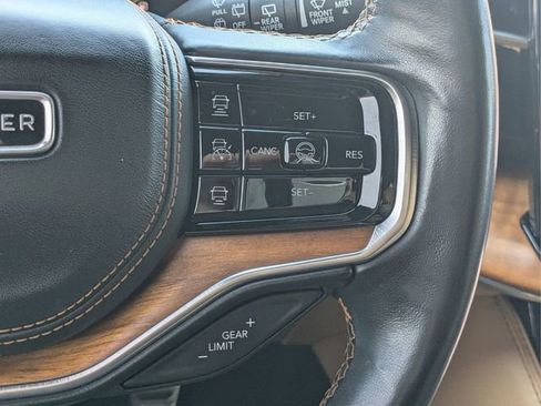 Used 2022 Jeep Grand Wagoneer Series III w/ Rear Seat Video Group 1 AWD/4WD image 28