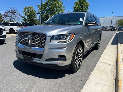 Certified 2022 Lincoln Navigator L Reserve AWD/4WD image 3