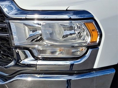 Used 2023 RAM 3500 Tradesman w/ Chrome Appearance Group image 9