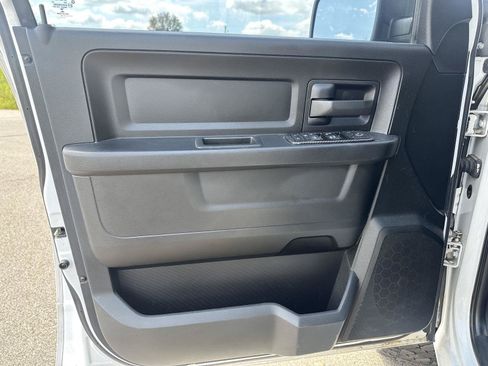 Used 2018 RAM 1500 Express w/ Express Value Package AWD/4WD image 10