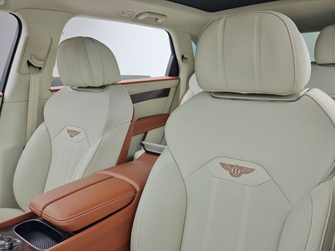 New 2025 Bentley Bentayga Extended Wheelbase image 28
