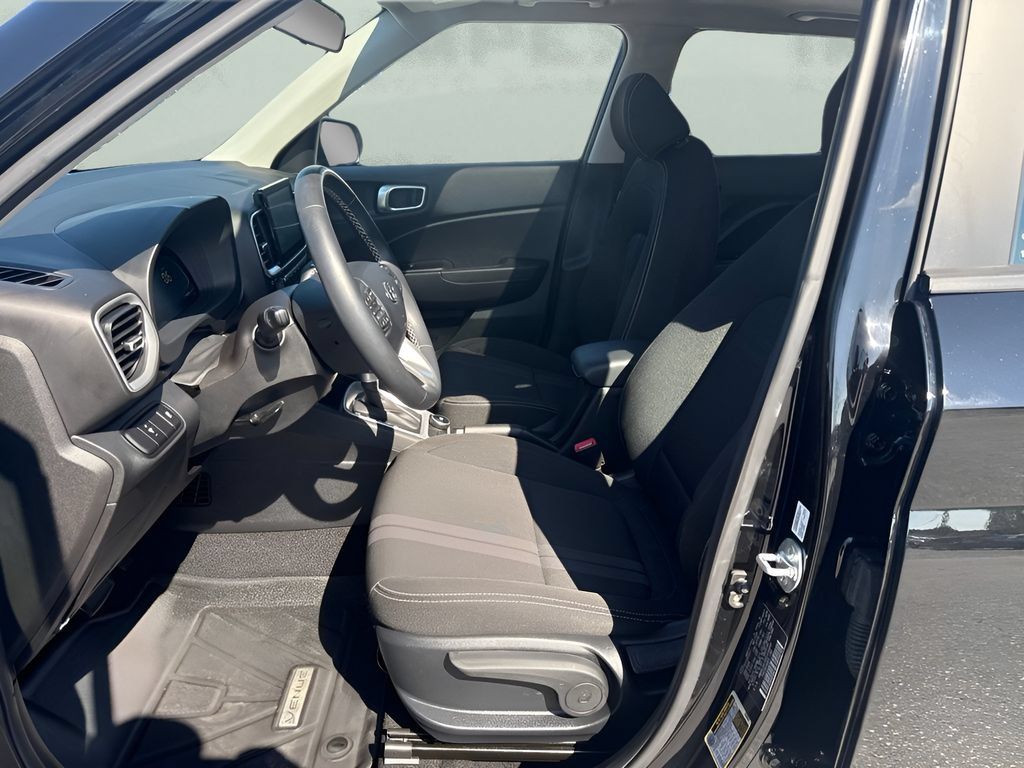 Used 2024 Hyundai Venue SEL FWD image 9
