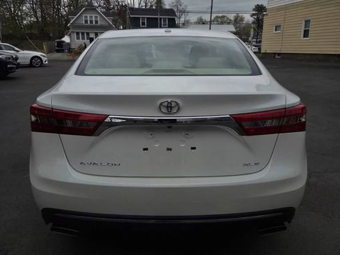 Used 2017 Toyota Avalon XLE Premium w/ All Weather Liner Package FWD image 5