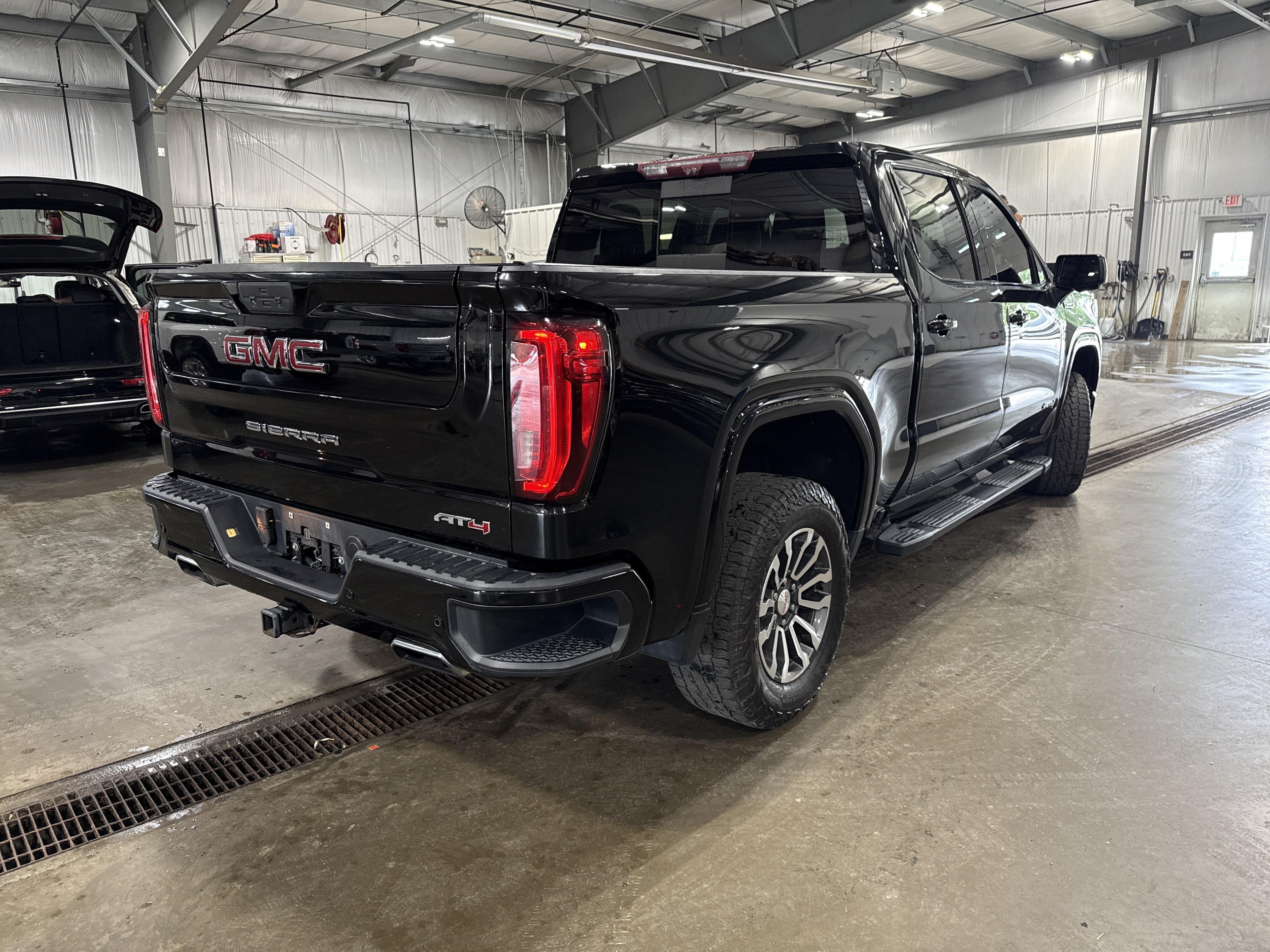 Used 2020 GMC Sierra 1500 AT4 w/ AT4 Premium Package AWD/4WD image 3