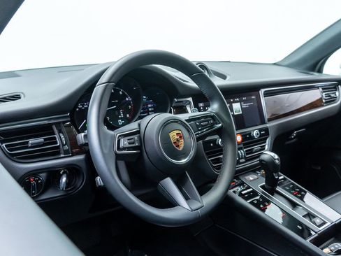 Certified 2026 Porsche Macan AWD/4WD image 13