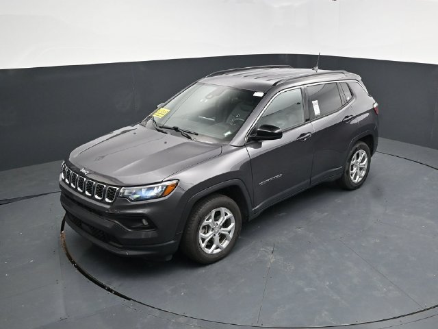 Used 2024 Jeep Compass Latitude AWD/4WD image 31