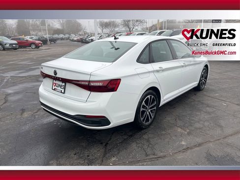 Used 2025 Volkswagen Jetta Sport image 5