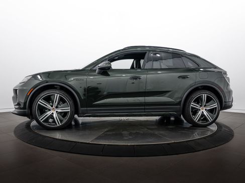 Certified 2025 Porsche Macan 4 Electric AWD/4WD image 2