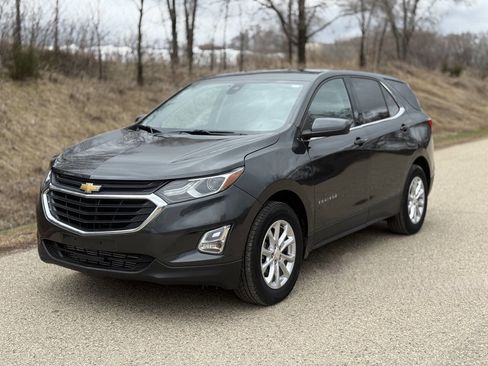 Used 2020 Chevrolet Equinox LT image 2